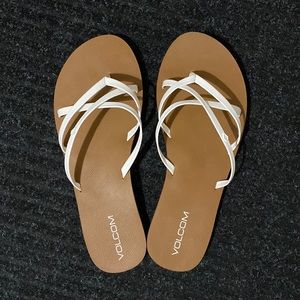 3/$25 ✨ Volcom flip flops